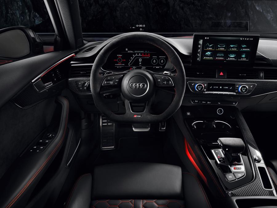 Торпедо Audi RS4 Avant (B9) 2019 года  (WW) (фото 12 из 67)